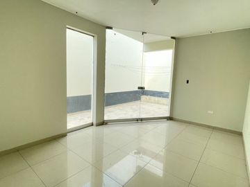 Oportunidad!! Casa En Venta Sol De La Molina, Excelente Ubicacion