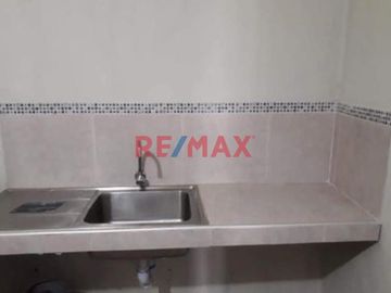 En Ocasion Casa A Precio De Terreno En Urb. Los Alisos De Oquendo - Callao