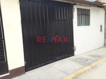 En Ocasion Casa A Precio De Terreno En Urb. Los Alisos De Oquendo - Callao