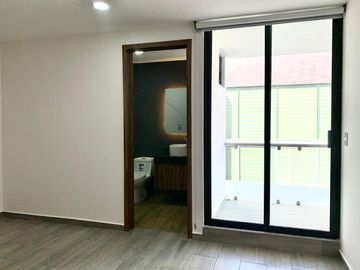 CASA CON 4 RECÁMARAS, 1 EN PLANTA BAJA EN LOMAS DE ANGELÓPOLIS