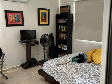 Casa de 5 habitaciones, con paneles solares, en Las Américas.