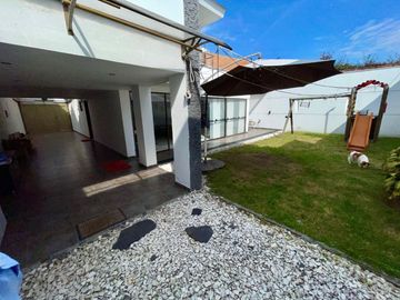 SE VENDE CASA EN NIZA SUBA