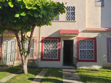 RENTA Casa con alberca atras de Plaza Patio Acapulco