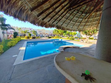 RENTA Casa con alberca atras de Plaza Patio Acapulco