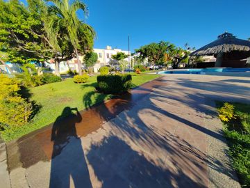 RENTA Casa con alberca atras de Plaza Patio Acapulco