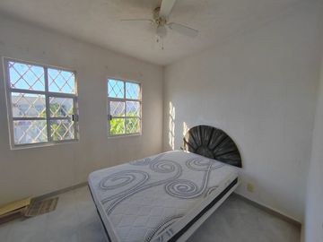 RENTA Casa con alberca atras de Plaza Patio Acapulco