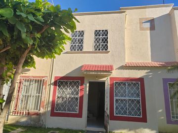 RENTA Casa con alberca atras de Plaza Patio Acapulco