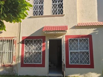 RENTA Casa con alberca atras de Plaza Patio Acapulco