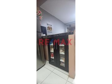 1126139 Casa Con Local Comercial Y 3 Departamentos En Esquina