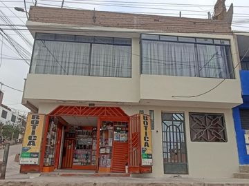 1126139 Casa Con Local Comercial Y 3 Departamentos En Esquina
