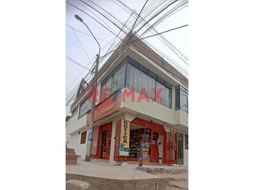 1126139 Casa Con Local Comercial Y 3 Departamentos En Esquina