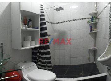 1126139 Casa Con Local Comercial Y 3 Departamentos En Esquina
