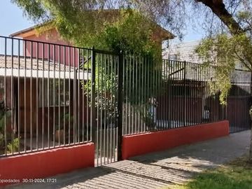¡Hermosa Casa Pareada en El Bosque!