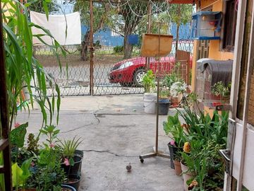 Vendo casa ubicada en avenida principal de 4 recamaras en Villa de las Flores