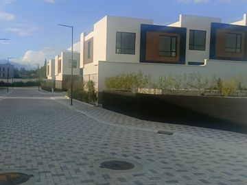 Venta Espactaculares Casas por Estrenar en Tumbaco - Churoloma - Home Realtors