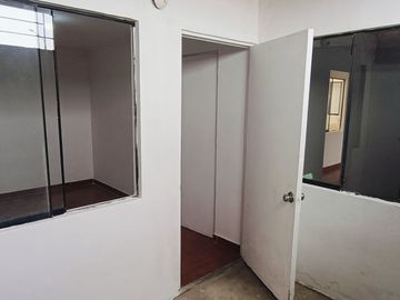 SE VENDE CASA CON ESTACIONAMIENTO Y LOCAL COMERCIALEN LADERAS DE PACHACAMAC