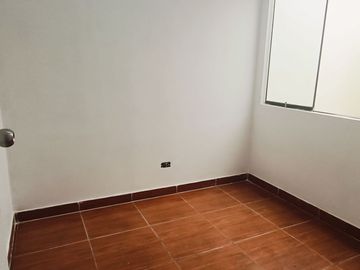 SE VENDE CASA CON ESTACIONAMIENTO Y LOCAL COMERCIALEN LADERAS DE PACHACAMAC