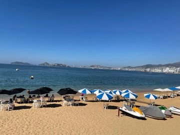 Se vende hermoso departamento en el exclusivo Condominio Carabela Santa María, ubicado a orillas del mar, junto al  Condominio La Palapa Acapulco