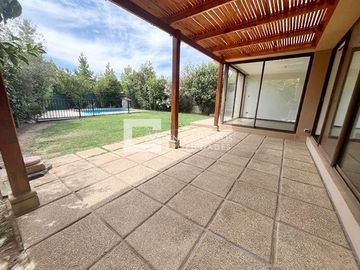 CASA EN VENTA EN LOS POLEROS - MACHALI