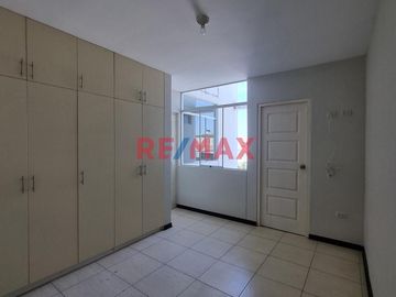 Alquilo Departamento Con Cochera En La Urb Villa Del Norte-Chiclayo(T. ENEQUE)