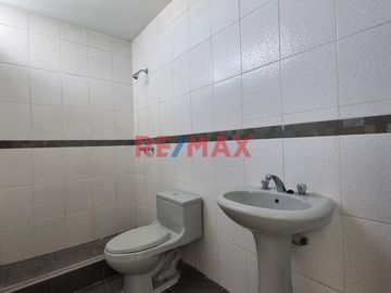 Alquilo Departamento Con Cochera En La Urb Villa Del Norte-Chiclayo(T. ENEQUE)