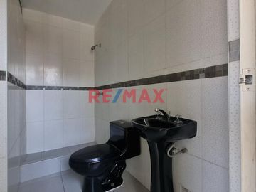 Alquilo Departamento Con Cochera En La Urb Villa Del Norte-Chiclayo(T. ENEQUE)