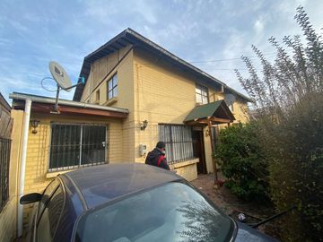 Hermosa Casa dos pisos, comuna Maipú