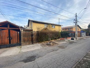 Hermosa Casa dos pisos, comuna Maipú