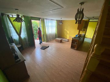 Hermosa Casa dos pisos, comuna Maipú