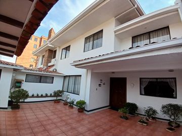 CASA EN VENTA 4 DORMITORIOS ORDOÑEZ LASSO