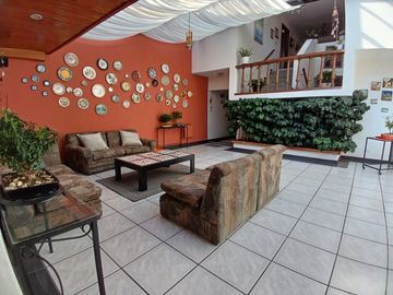 CASA EN VENTA 4 DORMITORIOS ORDOÑEZ LASSO
