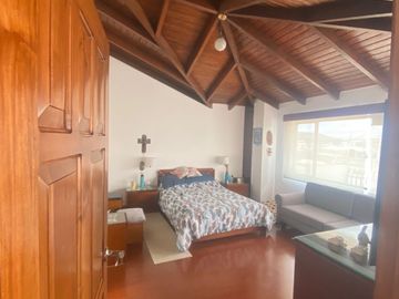 Casa de venta 4 habitaciones, Cayambe