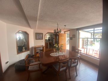 Casa de venta 4 habitaciones, Cayambe