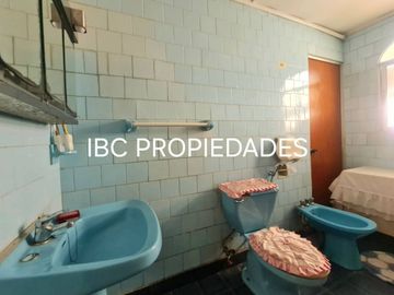 Se vende casa sólida con local comercial Arica