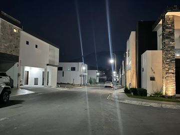 CASA HABITACIÓN EN VENTA EN SANTIAGO, NUEVO LEÓN, ZONA FRACCIONAMIENTO PRIVADA EL SABINO (LA PESCADORES), MUY CERCA DEL CORAZÓN DEL CERCADO N.L.