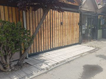 Vende Casa 3 dorm. Barrio Las Rosas