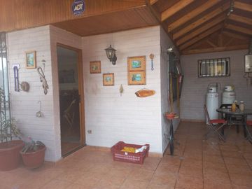 Vende Casa 3 dorm. Barrio Las Rosas