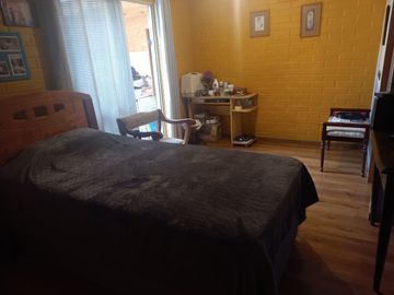 Vende Casa 3 dorm. Barrio Las Rosas