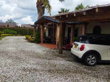 VENDO CASA CAMPESINA EN EXCLUSIVA UNIDAD LLANO GRANDE
