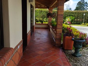 VENDO CASA CAMPESINA EN EXCLUSIVA UNIDAD LLANO GRANDE