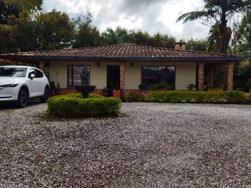VENDO CASA CAMPESINA EN EXCLUSIVA UNIDAD LLANO GRANDE