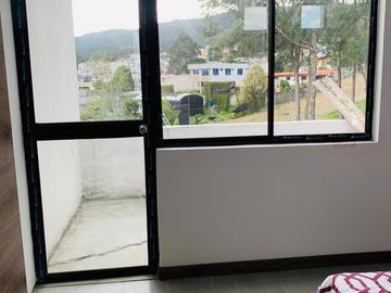 VENTA HERMOSA CASA DE OPORTUNIDAD 98 mts2 EN CONOCOTO
