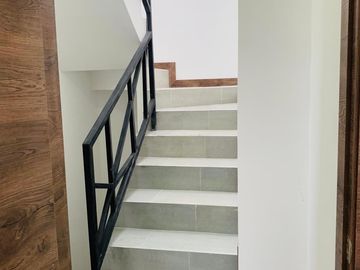 VENTA HERMOSA CASA DE OPORTUNIDAD 98 mts2 EN CONOCOTO