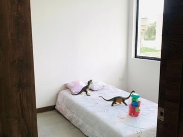 VENTA HERMOSA CASA DE OPORTUNIDAD 98 mts2 EN CONOCOTO