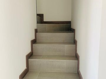 VENTA HERMOSA CASA DE OPORTUNIDAD 98 mts2 EN CONOCOTO