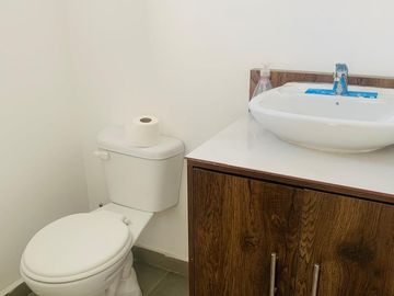 VENTA HERMOSA CASA DE OPORTUNIDAD 98 mts2 EN CONOCOTO