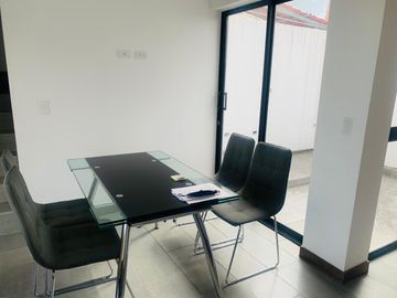 VENTA HERMOSA CASA DE OPORTUNIDAD 98 mts2 EN CONOCOTO