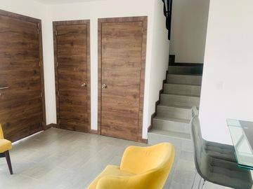 VENTA HERMOSA CASA DE OPORTUNIDAD 98 mts2 EN CONOCOTO