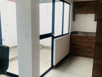 VENTA HERMOSA CASA DE OPORTUNIDAD 98 mts2 EN CONOCOTO