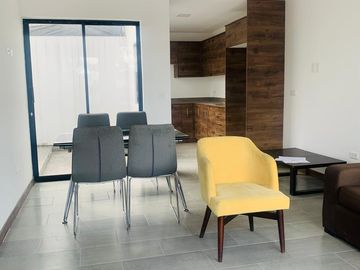 VENTA HERMOSA CASA DE OPORTUNIDAD 98 mts2 EN CONOCOTO